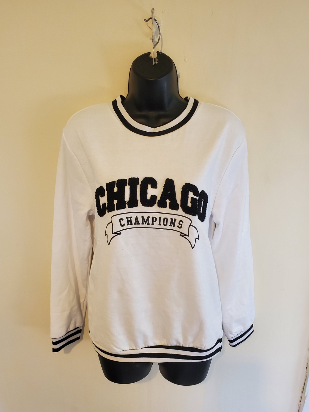 Chicago Champions White Pullover Sweatshirt SIZE M